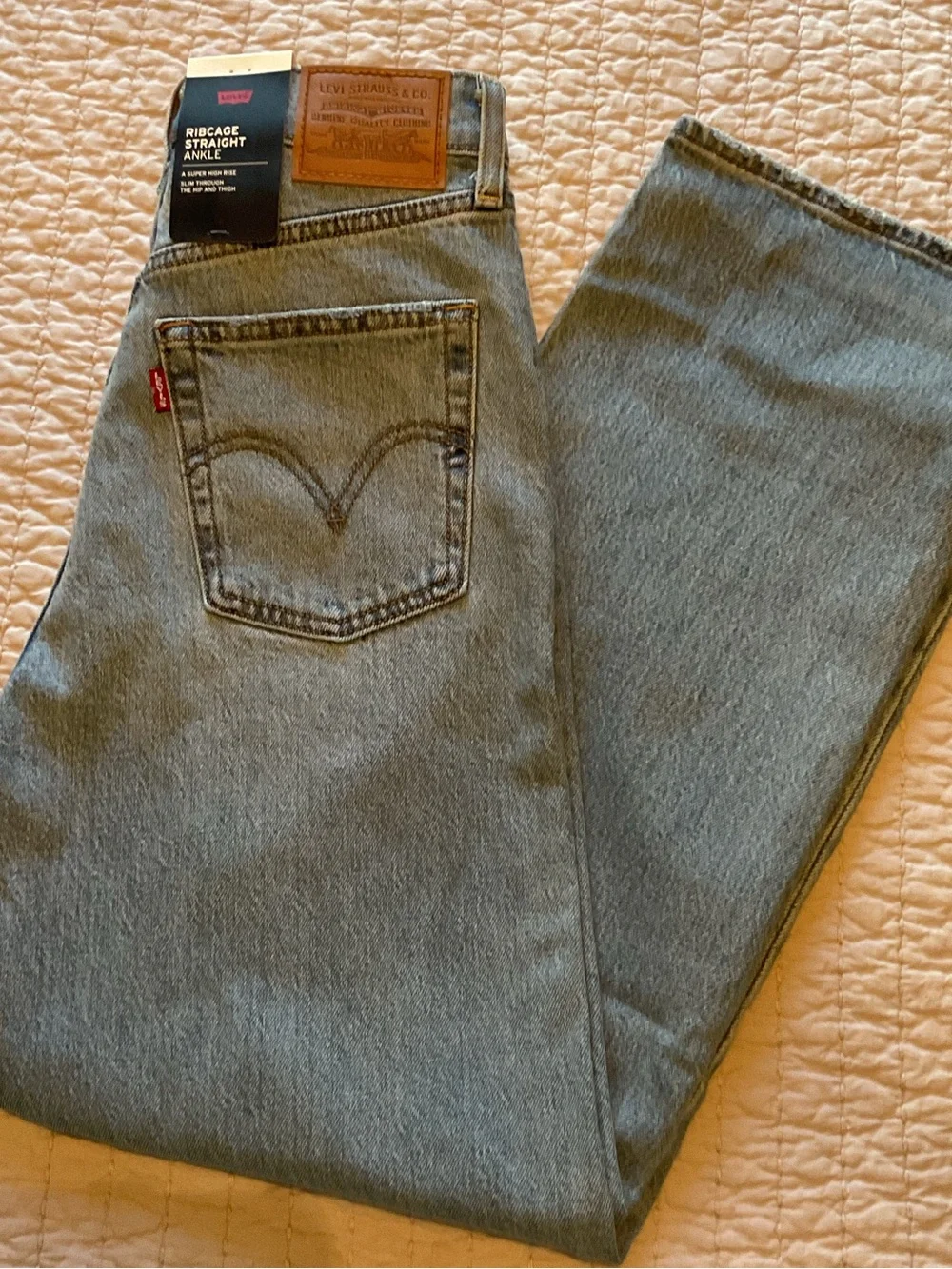 NEW Levi's Premium Ribcage Straight Ankle Jeans - Picture 5 of 16